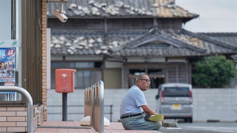 Japans Regierung meldet 28 Tote nach Erdbeben Die Suche nach Opfern des Bebens geht weiter.