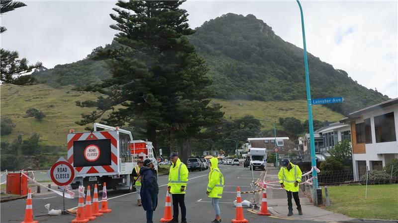 Erdrutsch auf Campingplatz in Neuseeland - mehrere Vermisste Die Suche nach den Vermissten soll auch in der Nacht fortgesetzt werden.