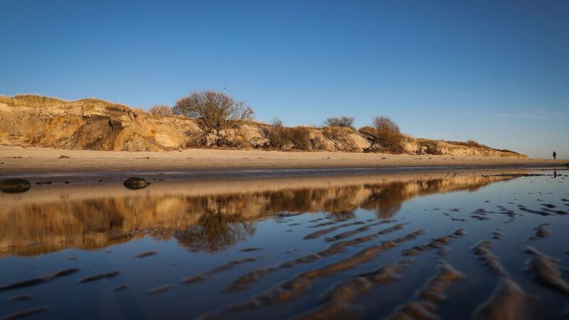 Die Südküste auf Föhr verliert pro Jahr Zehntausende Kubikmeter Sand. (Archivbild)