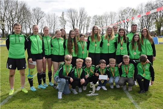 Die TSV-Jugend wurde geehrt für die starken Leistungen bei den Deutschen Meisterschaften. Foto: Bartsch