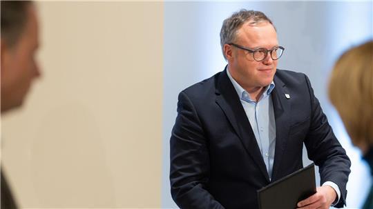 Die TU Chemnitz will Mario Voigt den Doktortitel entziehen.