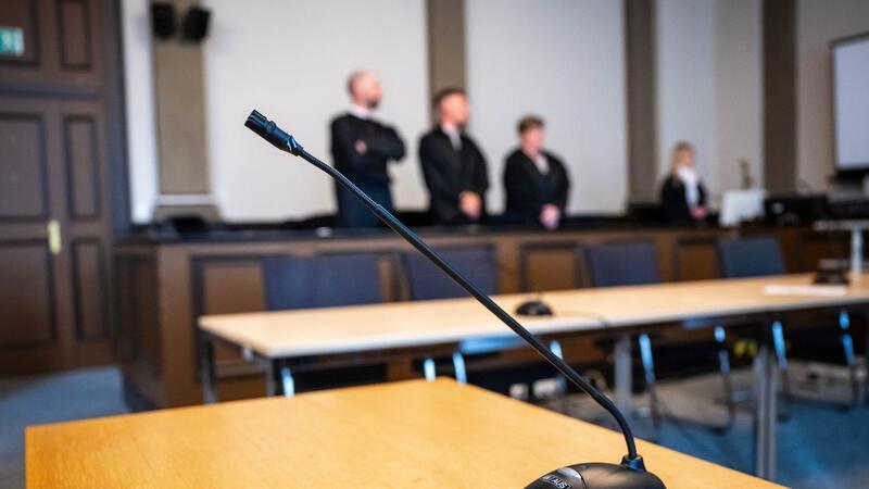 Bewährungsstrafen für RAF-Sympathisanten Die Täter bekannten sich zu ihrer RAF-Sympathie. (Archivbild)
