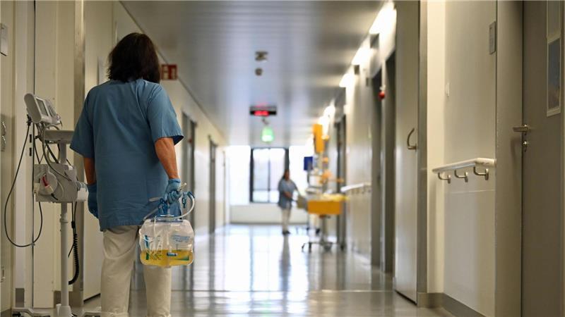 Die Tätigkeiten der Pflegekräfte werden minutengenau erfasst.