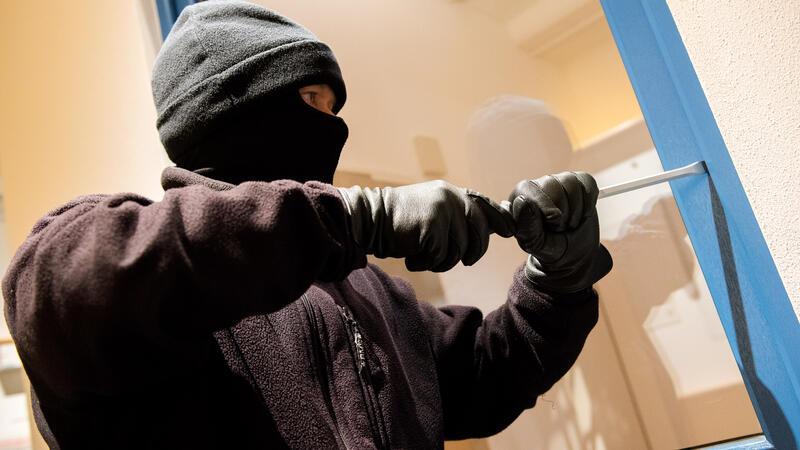 Sechs Einbrüche in Buxtehude – Bewohner schlagen Dieb in die Flucht Die Tageswohnungseinbrüche endeten erst in den Abendstunden.