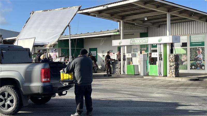 Kopfloses Mordopfer: Maria Furtwängler dreht NDR-Tatort im Alten Land Die Tankstelle der Altländer Obst eG in Jork dient als Set des Tatorts.