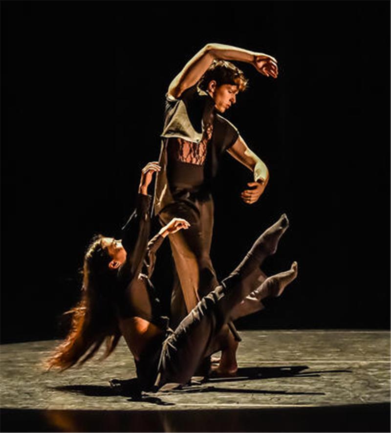 Chicago meets Stade: Junges internationales Tanztheater im Stadeum Die Tanzcompagnie DanceWorks Chicago gibt ein Gastspiel im Stadeum.