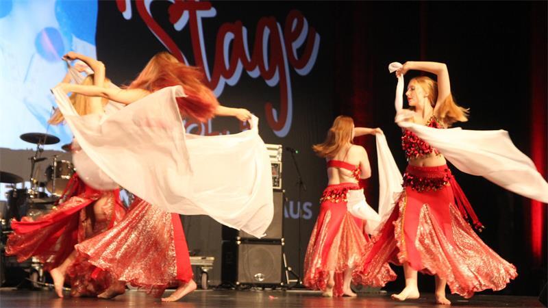 Junge und alte Talente im Rampenlicht: Begeisternde Auftritte in Stade Die Tanzgruppe „La Bailarina“ zeigte eindrucksvoll, warum sie bereits einen Vize-Weltmeistertitel in ihrer Vita zu verzeichnen hat.