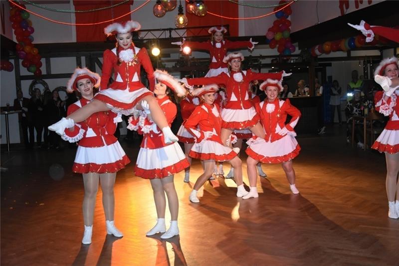 Die Tanzgruppen des MTV Ahlerstedt zeigten akrobatische Leistungen. Fotos Felsch