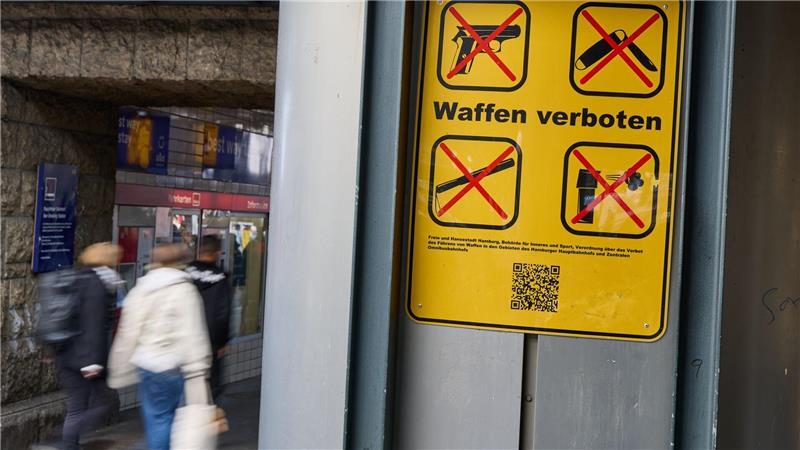 Die Tatverdächtige der Messerattacke am Hauptbahnhof Hamburg soll gebürtig aus Niedersachsen stammen.