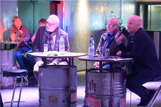 Die Teilnehmer der Podiumsdiskussion : Thomas Rosteck, Karsten Zimmer und TAGEBLATT-Chefredakteur Arno Schupp (von links). Foto: Wisser