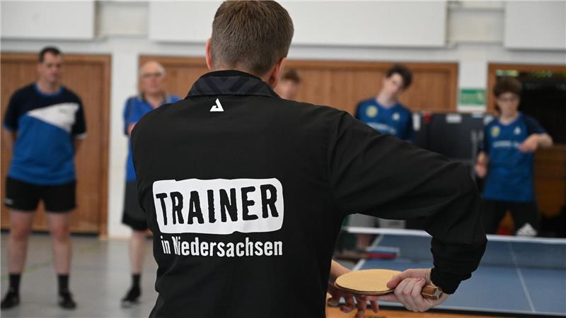 Tischtennis kämpft im Kreis Stade - So soll der Sport wieder wachsen Die Teilnehmer lernen, wie man Training strukturiert und Kinder für den Sport begeistert.