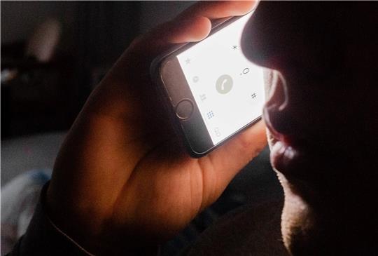 Die Telefonseelsorge ist auch nachts erreichbar (Symbolfoto) . Foto: picture alliance/Markus Scholz/dpa