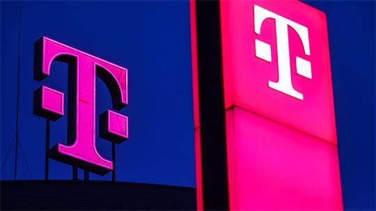 Die Telekom darf in ihrem Mobilfunknetz die Netzanzeige nicht durch einen Werbeslogan ersetzen, hat das Landgericht Köln entschieden. (Symbolbild)