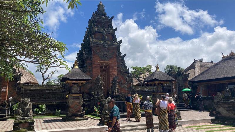 Streit um Glasaufzug spaltet Bali – Baustopp auf Nusa Penida Die Tempel Balis gelten bei Touristen aus aller Welt als Attraktion.