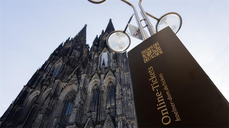 Wie kommt der Eintrittspreis am Kölner Dom am ersten Tag an? Die Tickets sind auch online erhältlich.