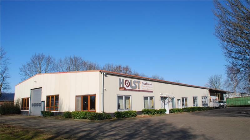 Beckdorfer Tischlerei Holst: Nachfolge bleibt ungeklärt Die Tischlerei Holst wurde nach der Vernichtung im Ortskern 1995 im Beckdorfer Gewerbegebiet neu aufgebaut.