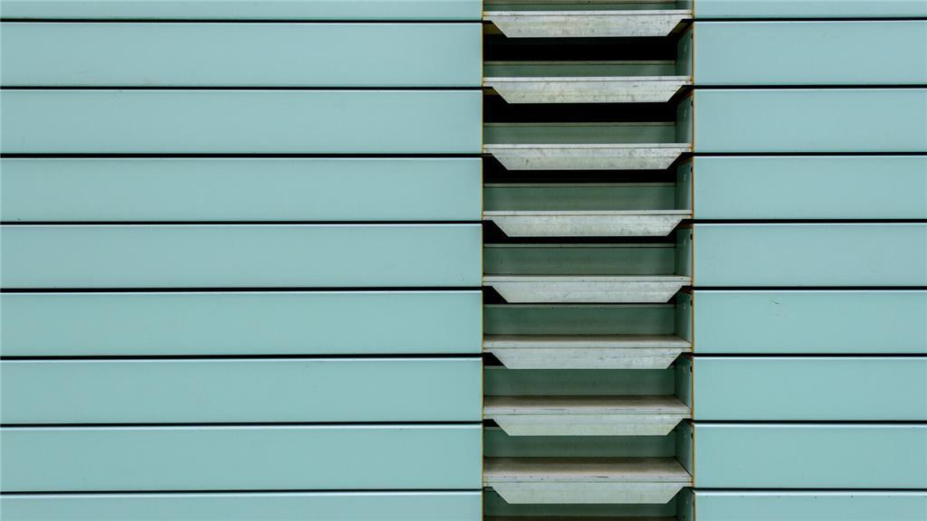 Die Tobaben-Tribünen im Taschenmesserstil.