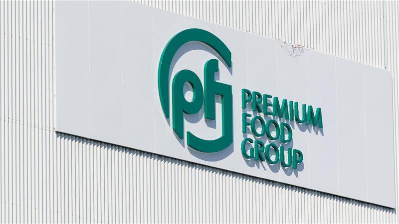 Kartellamt verbietet Übernahme von Vion-Schlachthöfen Die Tönnies-Gruppe hat sich Anfang des Jahres in Premium Food Group umbenannt.