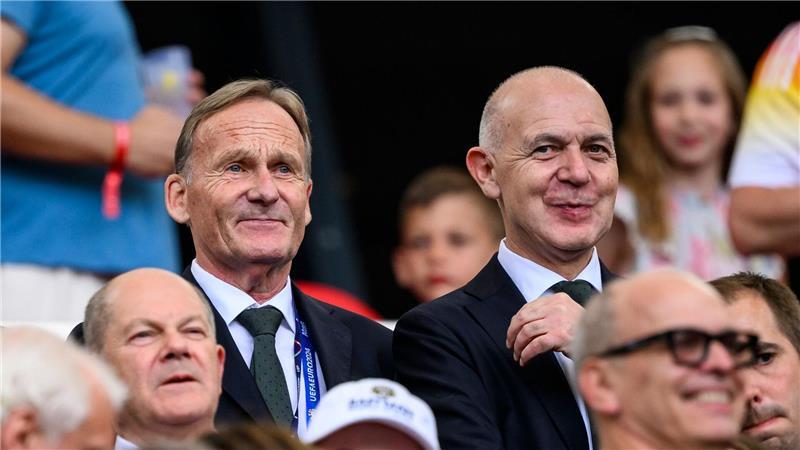 Die Top-Funktionäre Watzke (l.) und Neuendorf (r.) gehören für eine weitere Amtszeit den internationalen Fußball-Gremien an. 