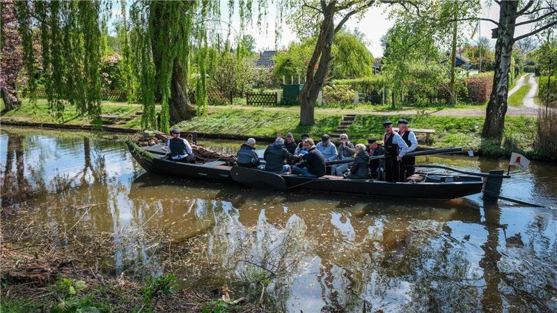 Die Torfkähne erinnern an die mühsame Arbeit der Moorbauern.