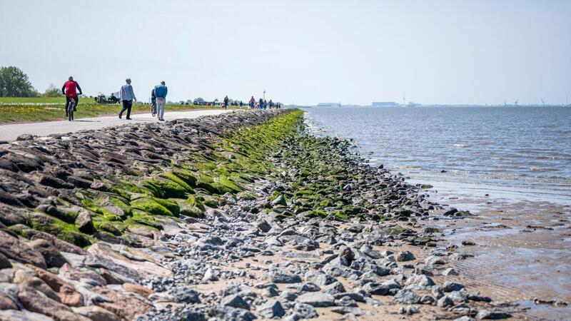 Wandern: Reiseführer mit den 20 schönsten Touren im Elbe-Weser-Raum Die Tour "Wassersymphonie" führt ins mittelalterliche Otterndorf. Ein Abstecher an den Elbstrand darf da nicht fehlen.