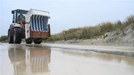 Die Tourismusbetriebe an der niedersächsischen Nordseeküste und auf den Ostfriesischen Inseln bereiten sich auf die neue Urlaubssaison vor.