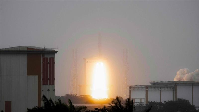 Die Trägerrakete Ariane 6 ist erstmals für einen kommerziellen Flug erfolgreich ins All gestartet. An Bord hat sie einen Satelliten der französischen Luftwaffe. 