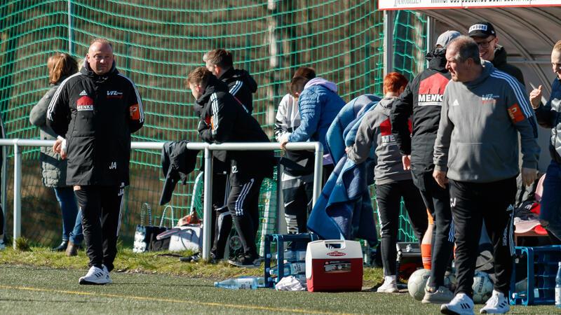 A/O klopft oben an – Stade wird in Lüneburg zerlegt Die Trainer Jörn Augustin (links) und Carsten Junge erlebten mit Stade ein Debakel in Lüneburg.
