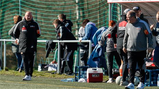 Die Trainer Jörn Augustin (links) und Carsten Junge erlebten mit Stade ein Debakel in Lüneburg.