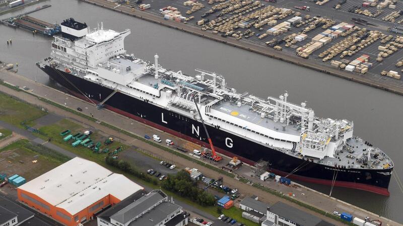 „Gravierende Risiken“: Widerspruch gegen Stader LNG-Terminal an Land eingelegt Die „Transgas Force“ wird Stades schwimmender LNG-Tanker.