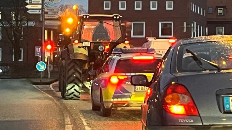Die Trecker fuhren durch die Stader Innenstadt.