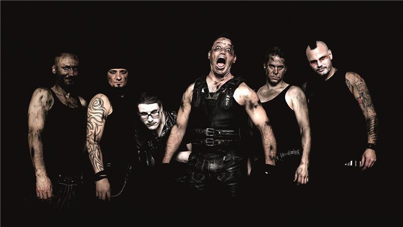 Die Tribute-Band Völkerball kommt mit ihrer neuen Show „Zeig Dich“ – benannt nach dem bekannten Rammstein-Hit- nach Stade.