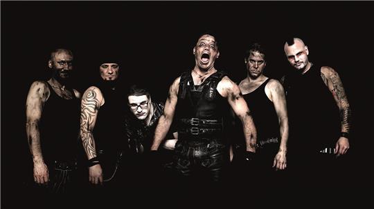 Die Tribute-Band Völkerball kommt mit ihrer neuen Show „Zeig Dich“ – benannt nach dem bekannten Rammstein-Hit- nach Stade.