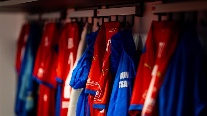 D/A-Wappen über dem Herzen: Das ist das Besondere am neuen Trikot Die Trikots für Erwachsene sind vergriffen. Der Verein hat für seine Fans nachgeordert.