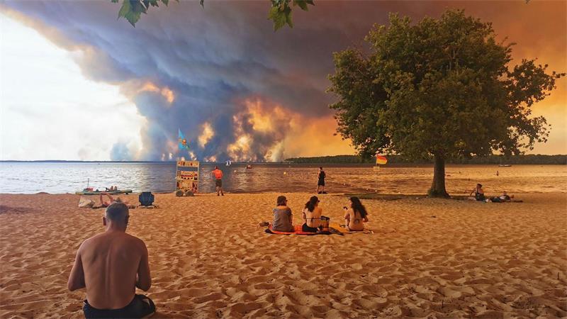 Wärmster August weltweit – Meere auf Rekordtemperatur Die Trockenheit in Westeuropa begünstigte in diesem Sommer die Ausbreitung der Waldbrände - wie etwa im Südwesten Frankreichs. (Archivbild)