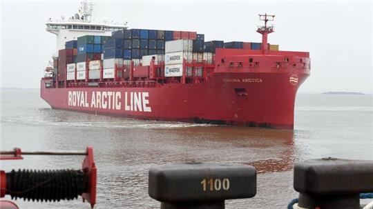 Die „Tukuma Arctica“ kommt jetzt regelmäßig nach Bremerhaven - mit besonderer Ladung aus Grönland.