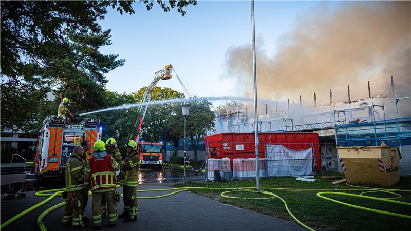 Die Turnhalle brannte bis auf ihre Grundmauern nieder.
