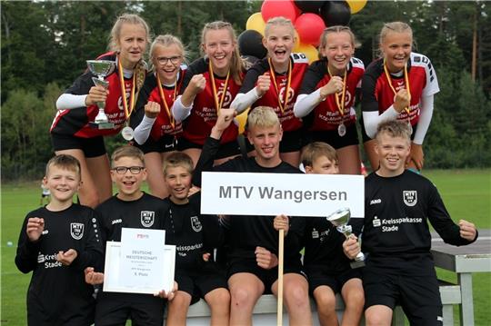 Die U14-Mädchen des MTV Wangersen holten Silber bei der Deutschen Meisterschaft, die Jungen kamen auf Platz fünf. Foto: Verein