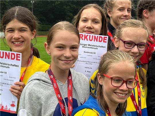 Die U14-Mannschaft des Buxtehuder SV freut sich über Silber im Blockmehrkampf bei den Hamburger Meisterschaften. Foto: Verein