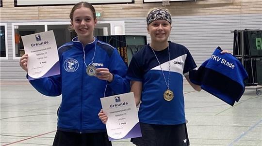 Die U15-Mädchen des TTC Drochtersen: Karina Gori (links) und Lina Lau.