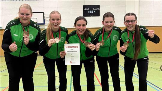 Die U16-Juniorinnen des TSV Essel belegen Platz drei (von links): Sarah Bardenhagen, Lina Schomaker, Valea Meyn, Leni Sondern und Mara Bartsch.