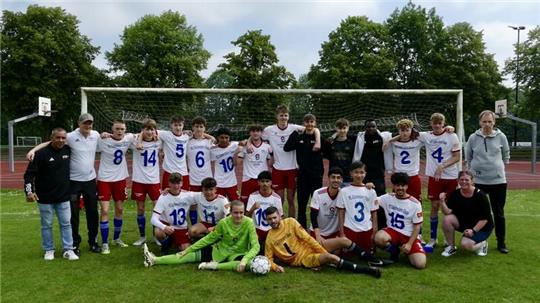 Die U16 des VfL Güldenstern Stade ist als Meister in die Landesliga aufgestiegen.