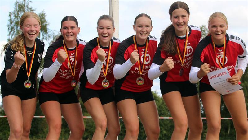 Die U18-Mädchen des MTV Wangersen sind norddeutscher Vizemeister geworden. Das Team hat ein Durchschnittsalter von knapp 16 Jahren.