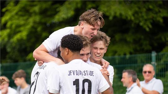Die U18 des JFV D/A & Stade hat sich in der Relegation durchgesetzt und ist in die U19-Niedersachsenliga aufgestiegen.