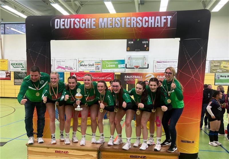 Die U18 des TSV Essel feiert die Deutsche Meisterschaft in Baden-Württemberg.