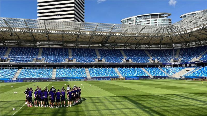 Woltemade bleibt cool im Bayern-Wirbel: Nur Finale zählt Die U21 stimmt sich auf das EM-Finale ein.