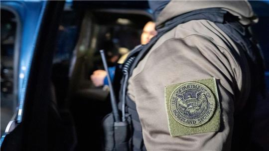 US-Einwanderungsbehörde nimmt britischen Kommentatoren fest Die US-Heimatschutzbehörde hat einen britischen Kommentator festgenommen