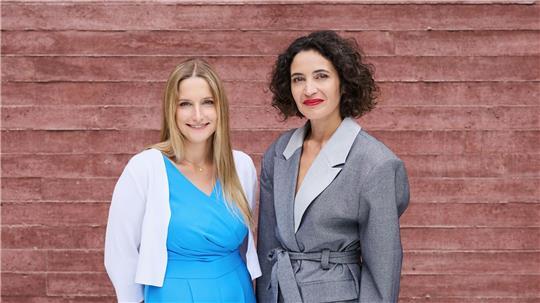 Die US-Regierung hat ein Einreiseverbot gegen die beiden HateAid-Geschäftsführerinnen Josephine Ballon (links) und Anna-Lena von Hodenberg wegen angeblicher Zensur amerikanischer Online-Plattformen verhängt. (Archivbild)