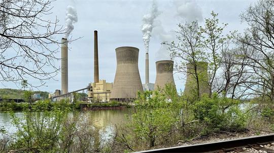 Die USA heben Vorschriften zum Ausstoß klimaschädlicher Treibhausgasemissionen auf. (Archivbild)
