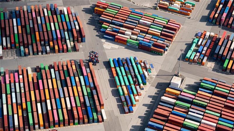 Experte: Trump-Zölle können deutsche Häfen treffen Die USA sind der zweitwichtigste Handelspartner des Hafens Hamburg. Der wichtigste ist China. (Archivbild)